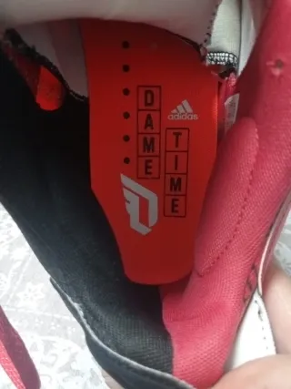 Botines Adidas Rojos y Negros