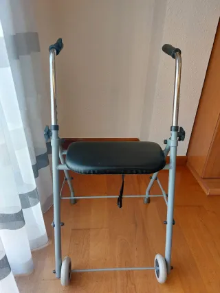 Andador para ancianos con asiento