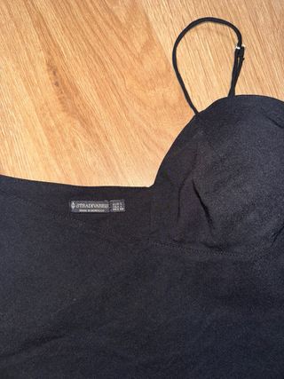 Top Asimétrico Stradivarius – Un solo hombro