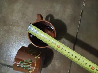 Vecchie tazze in terracotta