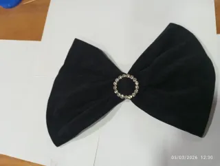 Diadema negra con pedrería años 50 , vintage.