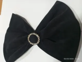 Diadema negra con pedrería años 50 , vintage.