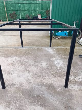 Mesa de hierro negra