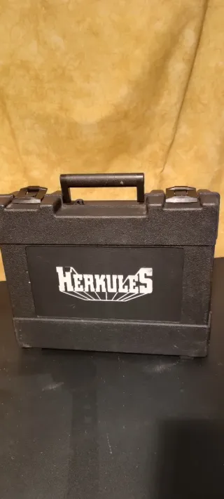 Sierra de calar Hercules de 710wcon maletín