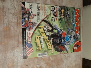 Revista de motos moto verde