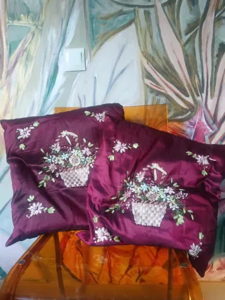 Cojines bordados florales morados