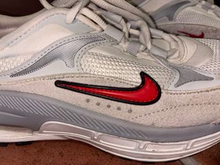 Deportivas Nike Blancas y Rojas