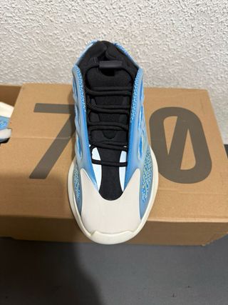 Yeezy 700 Arzareth