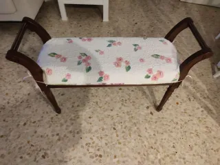 Banqueta de dormitorio con flores