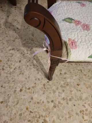 Banqueta de dormitorio con flores