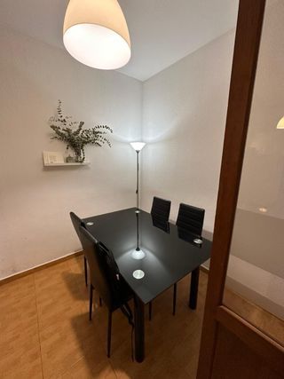 Mesa comedor cristal negro y 4 sillas