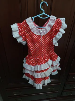 Vestido de flamenca rojo lunares blanco