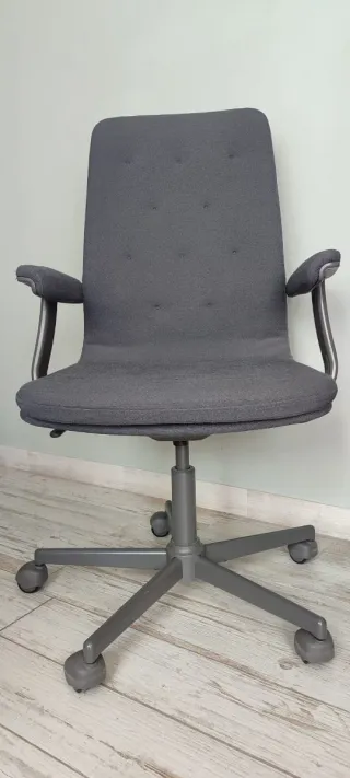 Silla de oficina/dormitorio gris cómoda