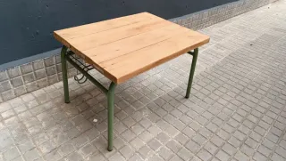 Mesa baja madera y metal estilo instituto