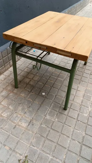 Mesa baja madera y metal estilo instituto