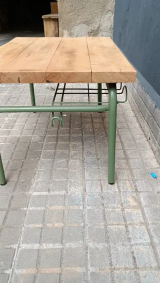 Mesa baja madera y metal estilo instituto