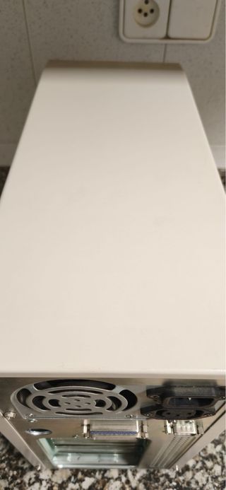 Torre Ordenador AT AGI con Fuente