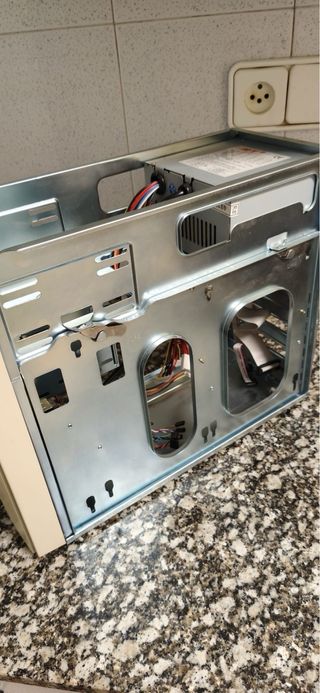 Torre Ordenador AT AGI con Fuente