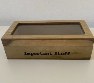 Caja de madera con tapa de cristal