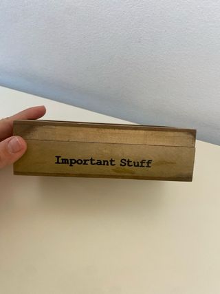 Caja de madera con tapa de cristal