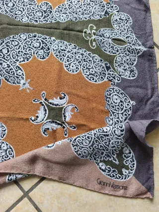 Foulard in seta Versace