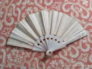 Abanico antiguo decorado