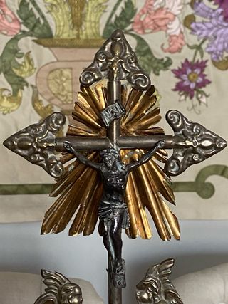 Cruz de altar francesa antigua