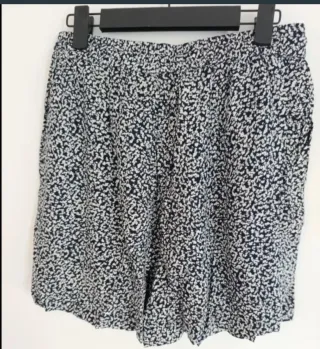 Shorts marinos con goma sin estrenar