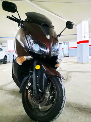 Yamaha T-MAX 530 Marrón