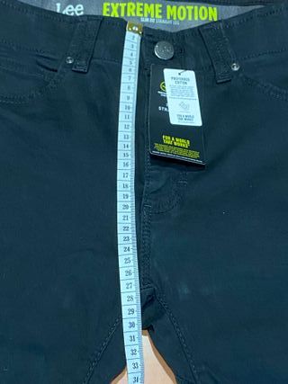 Pantalones Lee Extreme Motion Slim Straight W32