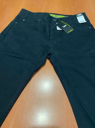 Pantalones Lee Extreme Motion Slim Straight W32