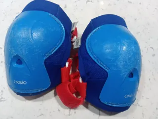 Protecciones patines niño azul y rojo