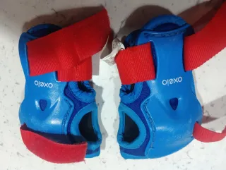 Protecciones patines niño azul y rojo