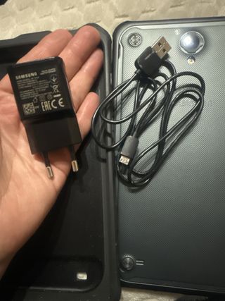 Samsung Galaxy Tab Active Plata con su estuche