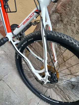 Bicicleta MTB CONOR 8500 Blanca/Roja