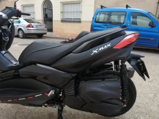 Yamaha XMAX 400 Ironman