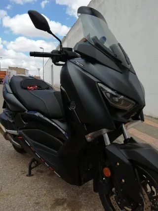 Yamaha XMAX 400 Ironman