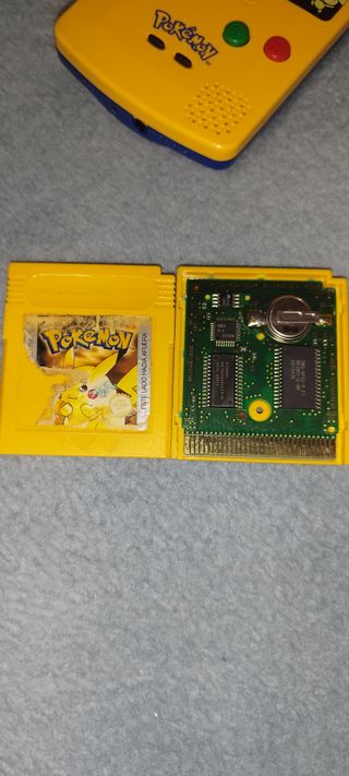 Nintendo Game Boy Color Pikachu Amarillo