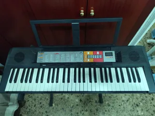 Teclado Yamaha 63 teclas