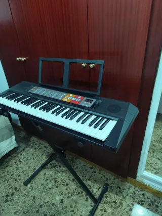 Teclado Yamaha 63 teclas