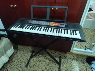 Teclado Yamaha 63 teclas
