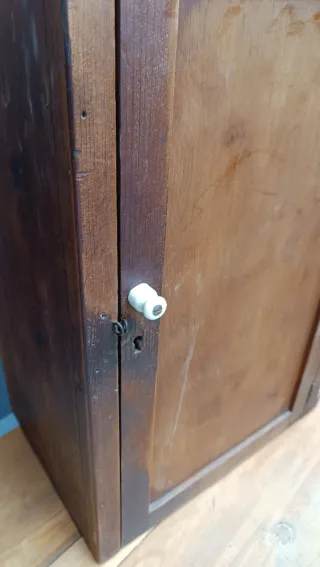 Armario pequeño madera taller