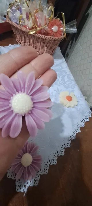 Candele di cera fatte a mano chiedi info.