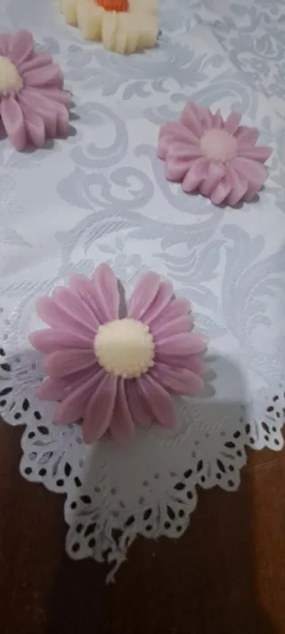 Candele di cera fatte a mano chiedi info.