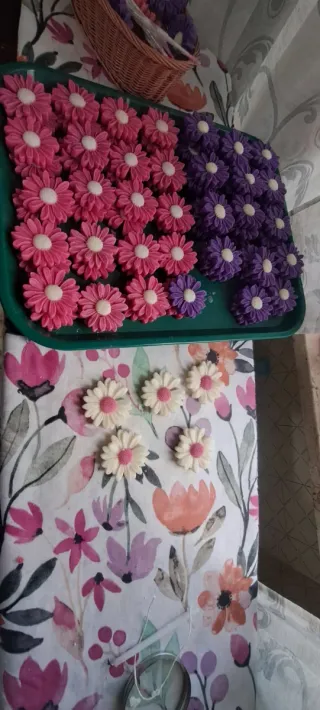 Candele di cera fatte a mano chiedi info.