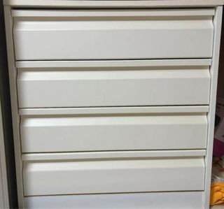 2 Cómodas blancas (se puede vender por separado)