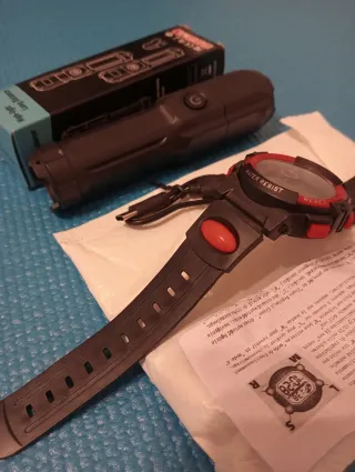 Reloj Deportivo y Mini Linterna LED