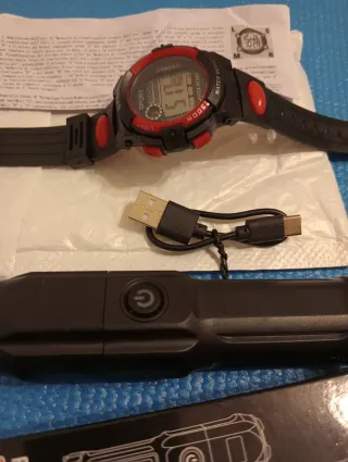 Reloj Deportivo y Mini Linterna LED