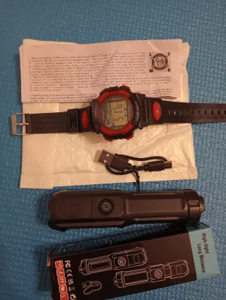 Reloj Deportivo y Mini Linterna LED