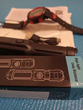 Reloj Deportivo y Mini Linterna LED